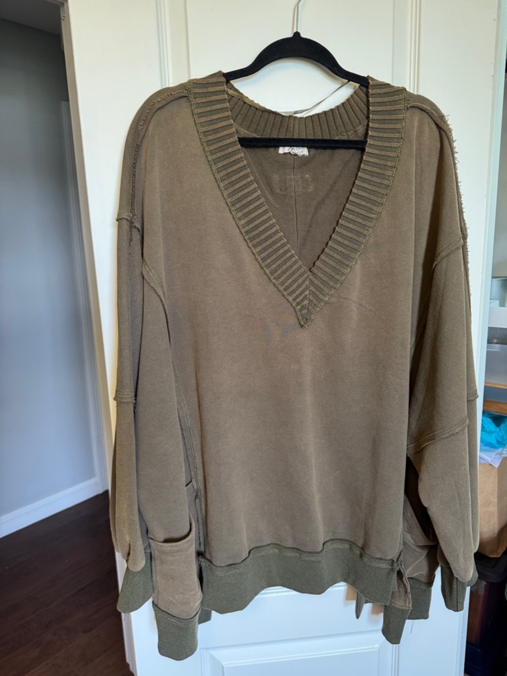 Women's V-Neck Tunic Pullover in Mineral Wash Green